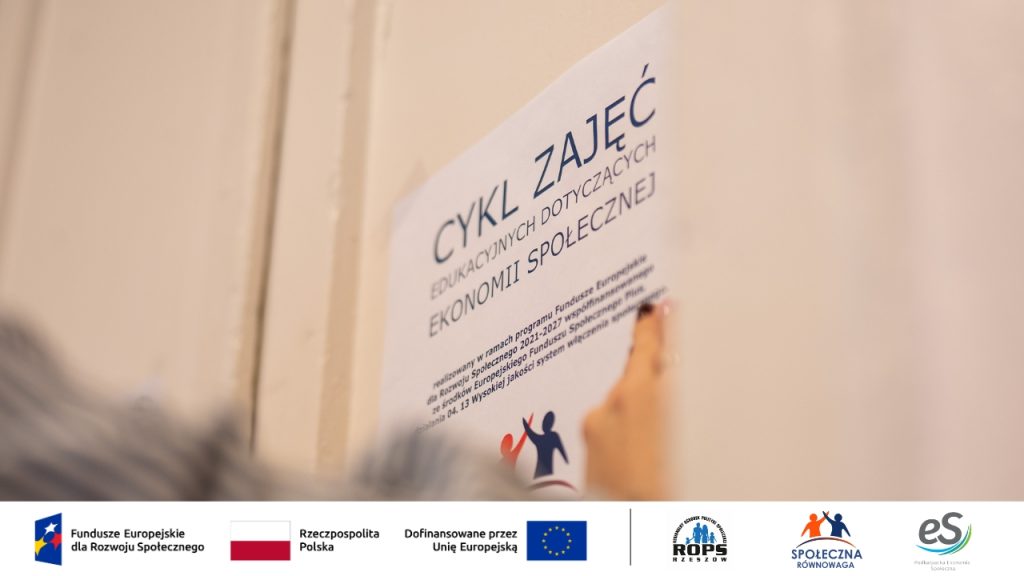 Zdjęcie materiałów informacyjnych o datach zajęć