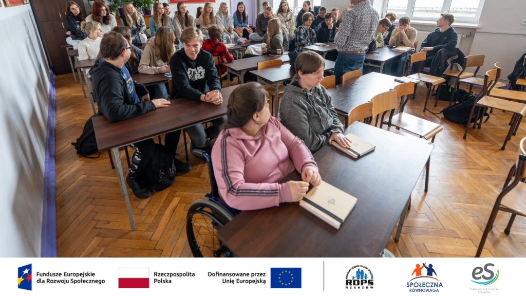 Zdjecie grupy nastolatków