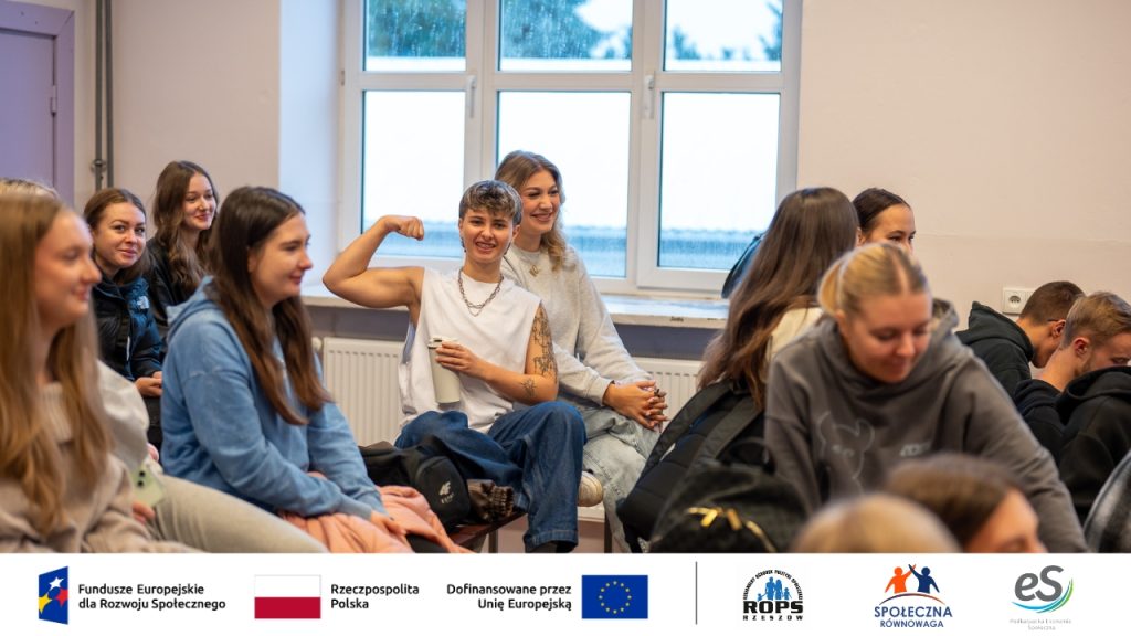 Zdjęcie nastolatka pozujący do zdjęcia