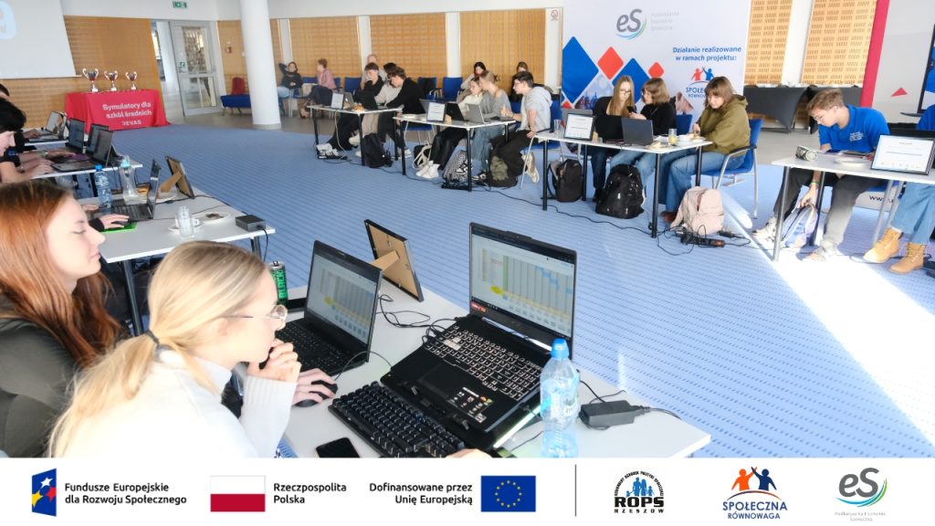 Grupa ludzi pracujących przy komputerach