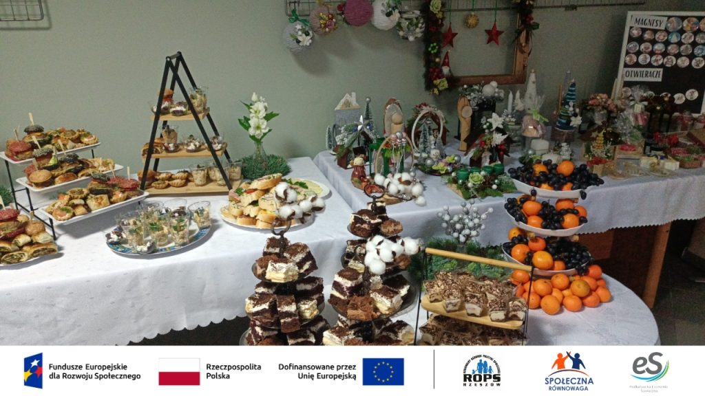 Świąteczny stół obiadowy