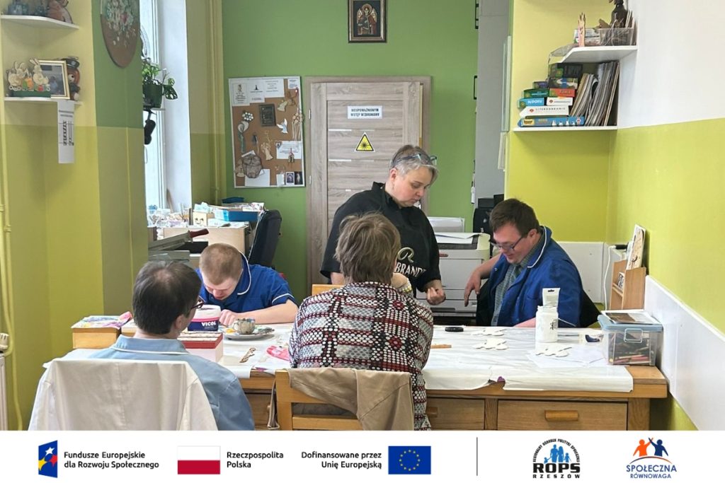Zdjęcie ludzi w karczmie