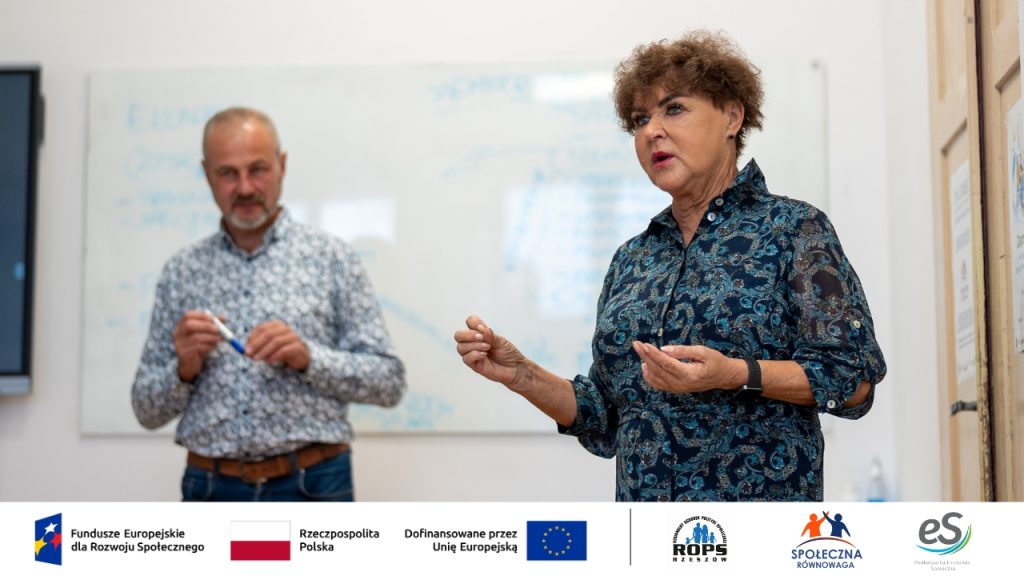 Zdjęcie prelegentów z cyklu zajęć