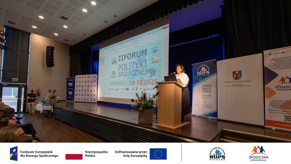 Prelegent prezentująca informacje