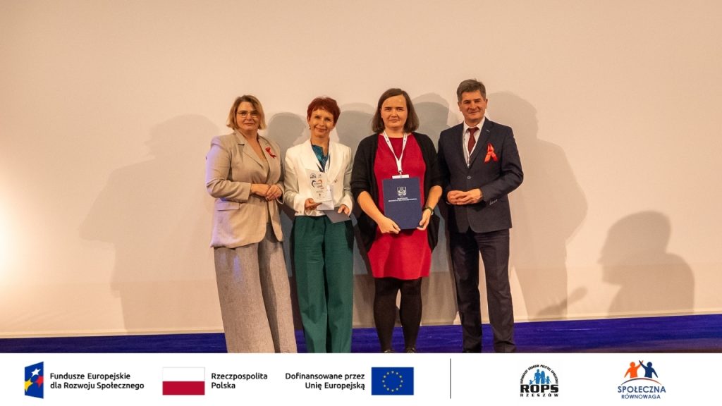 Zdjęcie ludzi pozujących do zdjęcia