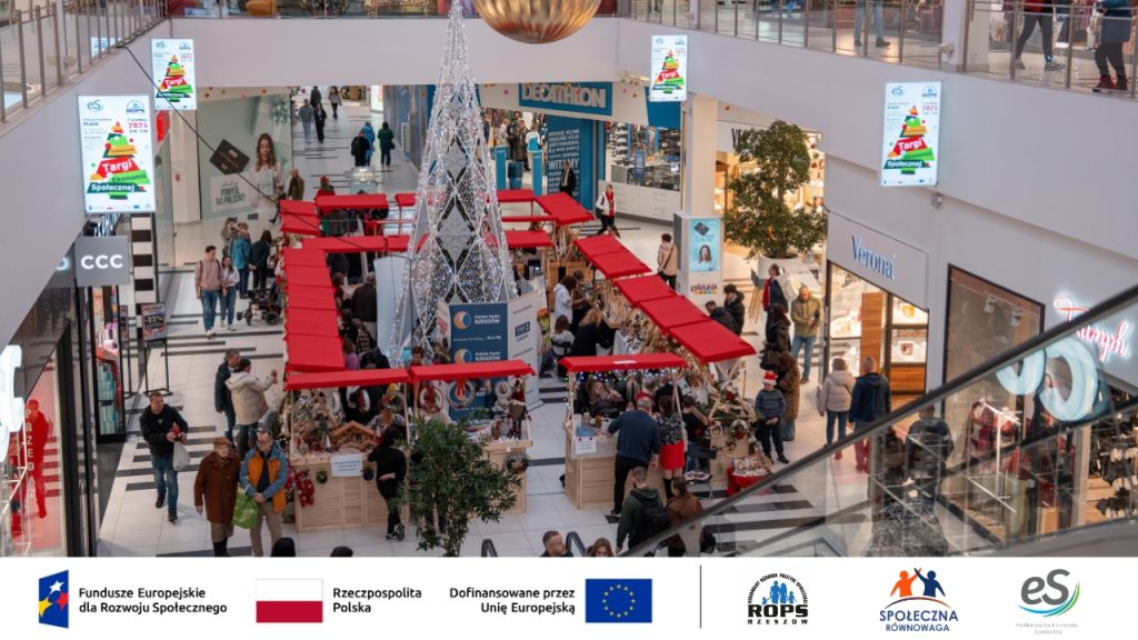 Zdjęcie choinki na targach świątecznych w millenium hall