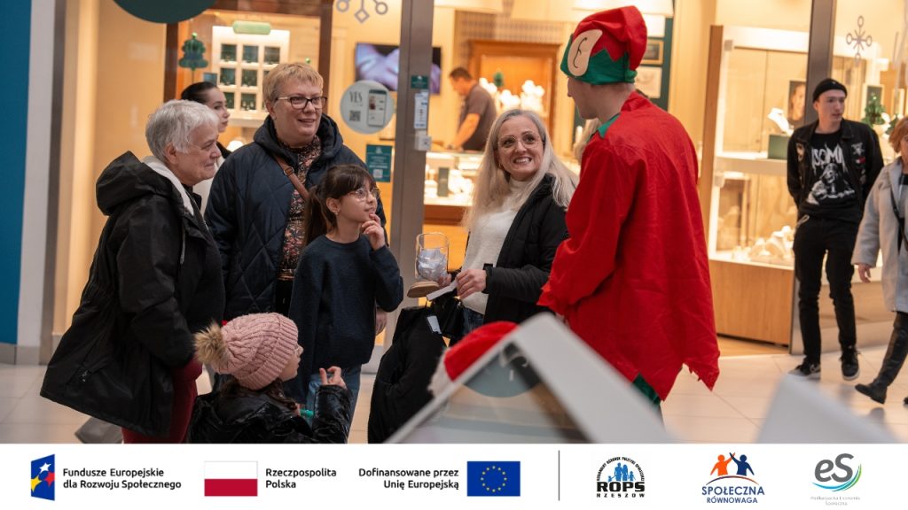 Zdjęcie elfa rozmawiającego z rodziną